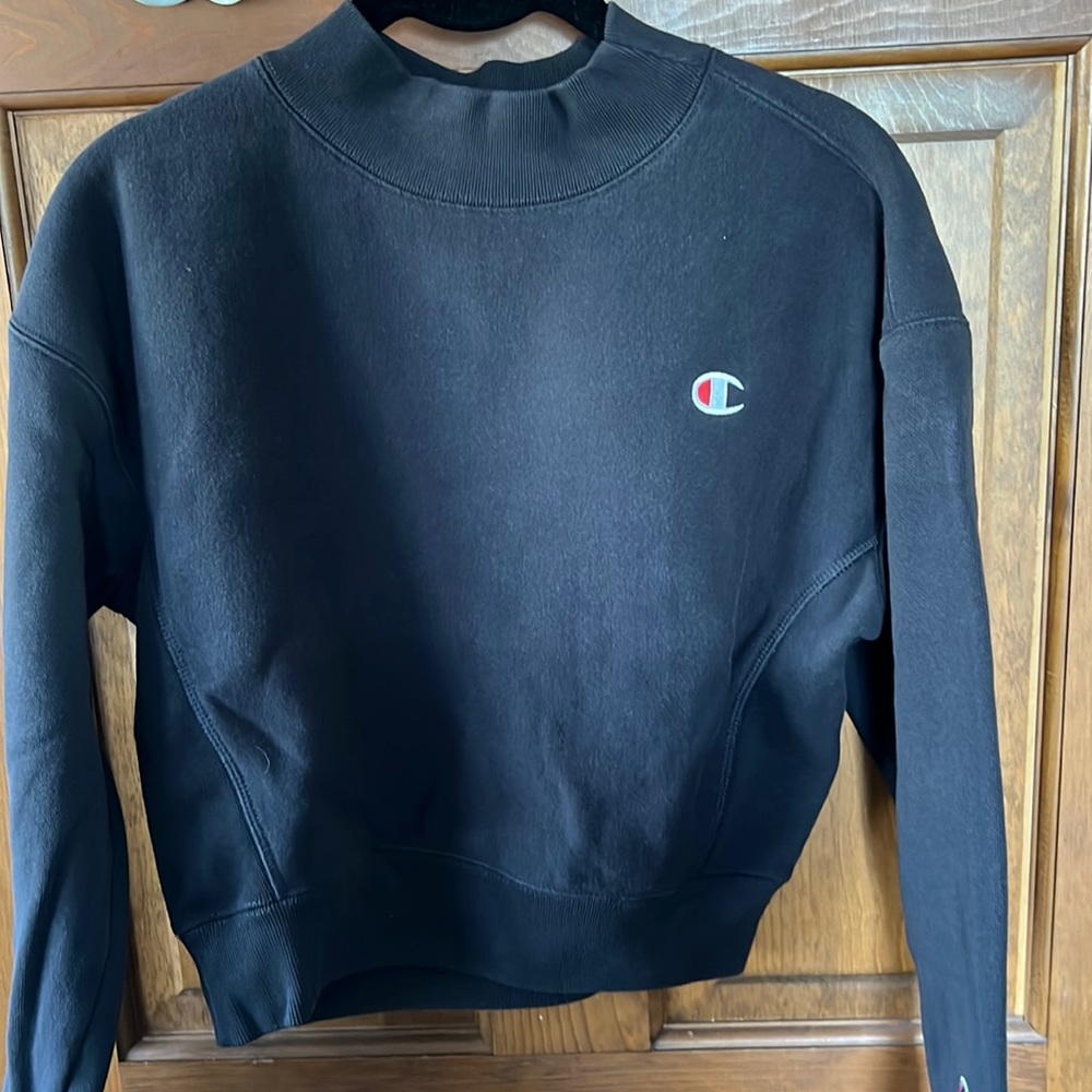 Cropped Turtleneck Pullover